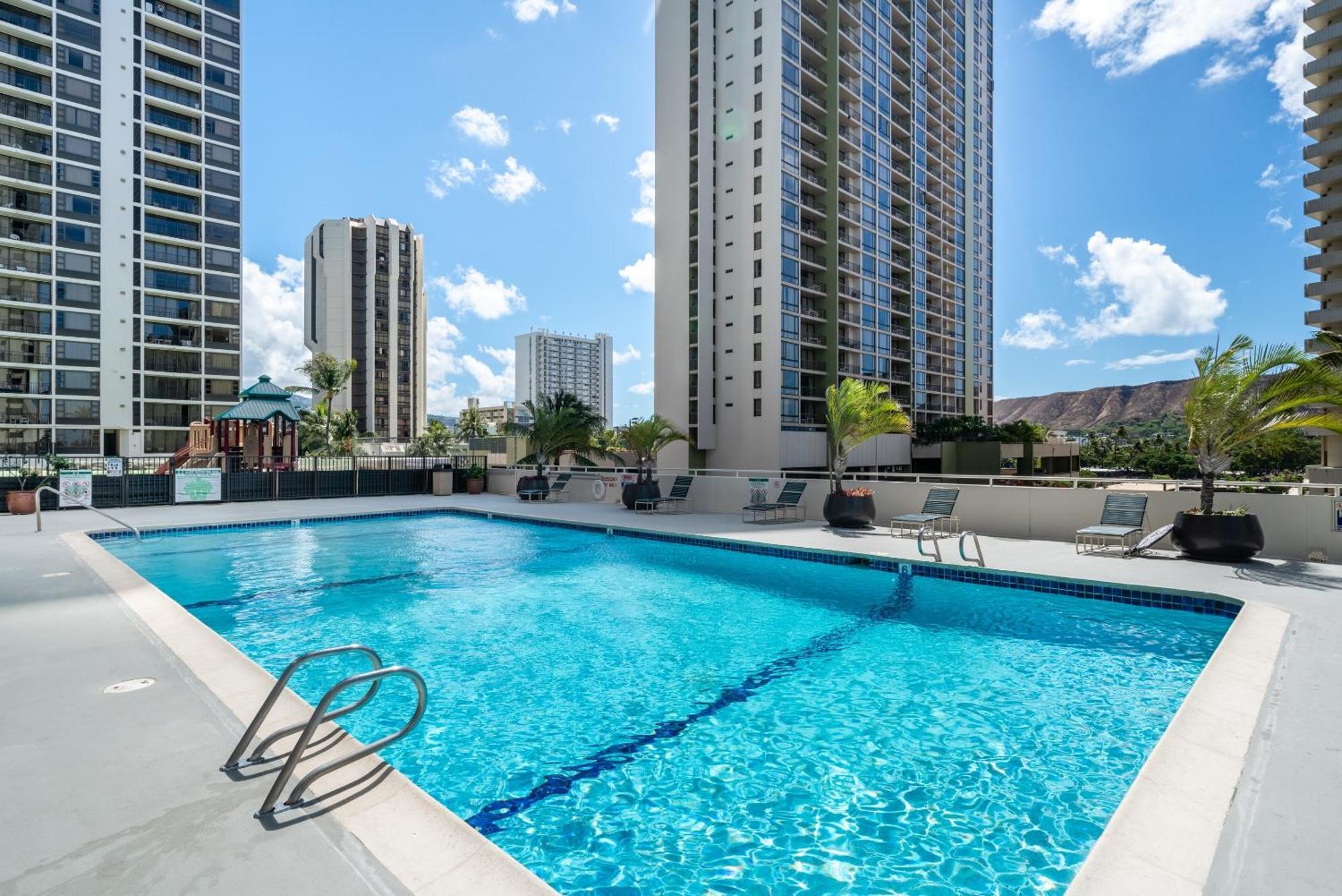 Light & Airy 8Th Floor Ocean View Condo With Lanai Condo Honolulu Exterior photo