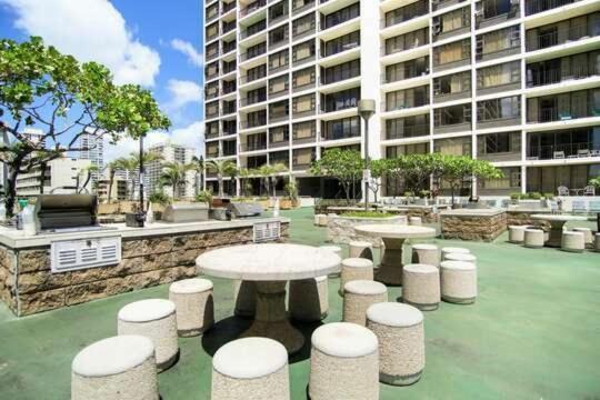 Light & Airy 8Th Floor Ocean View Condo With Lanai Condo Honolulu Exterior photo