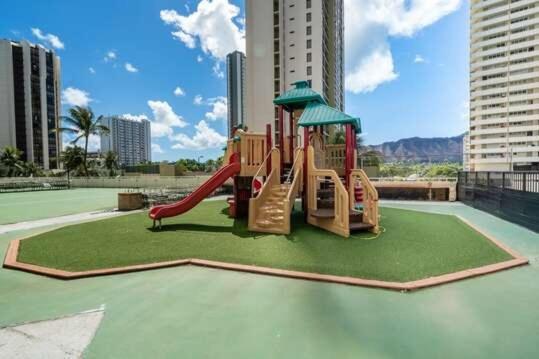 Light & Airy 8Th Floor Ocean View Condo With Lanai Condo Honolulu Exterior photo