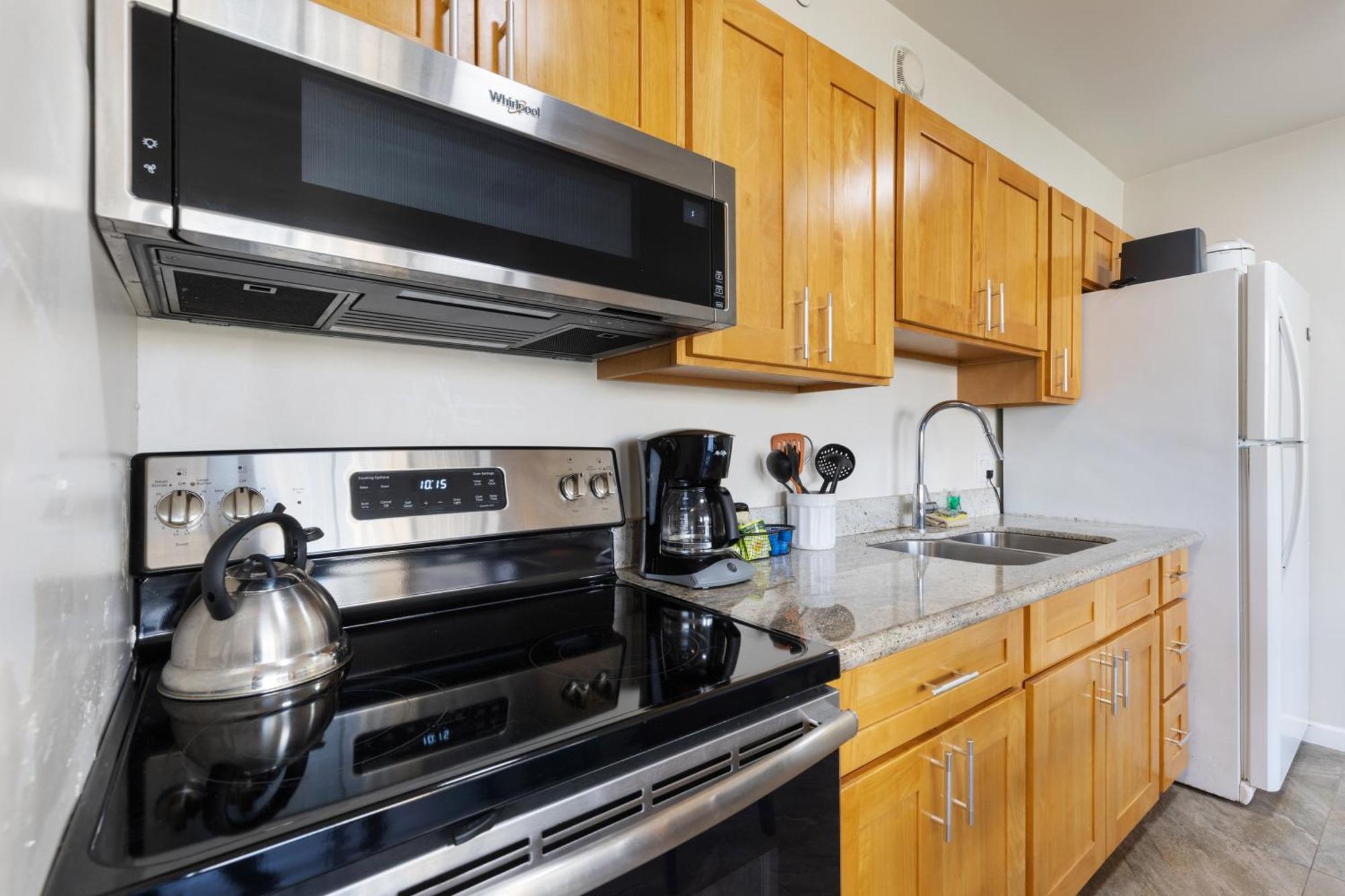 Light & Airy 8Th Floor Ocean View Condo With Lanai Condo Honolulu Exterior photo